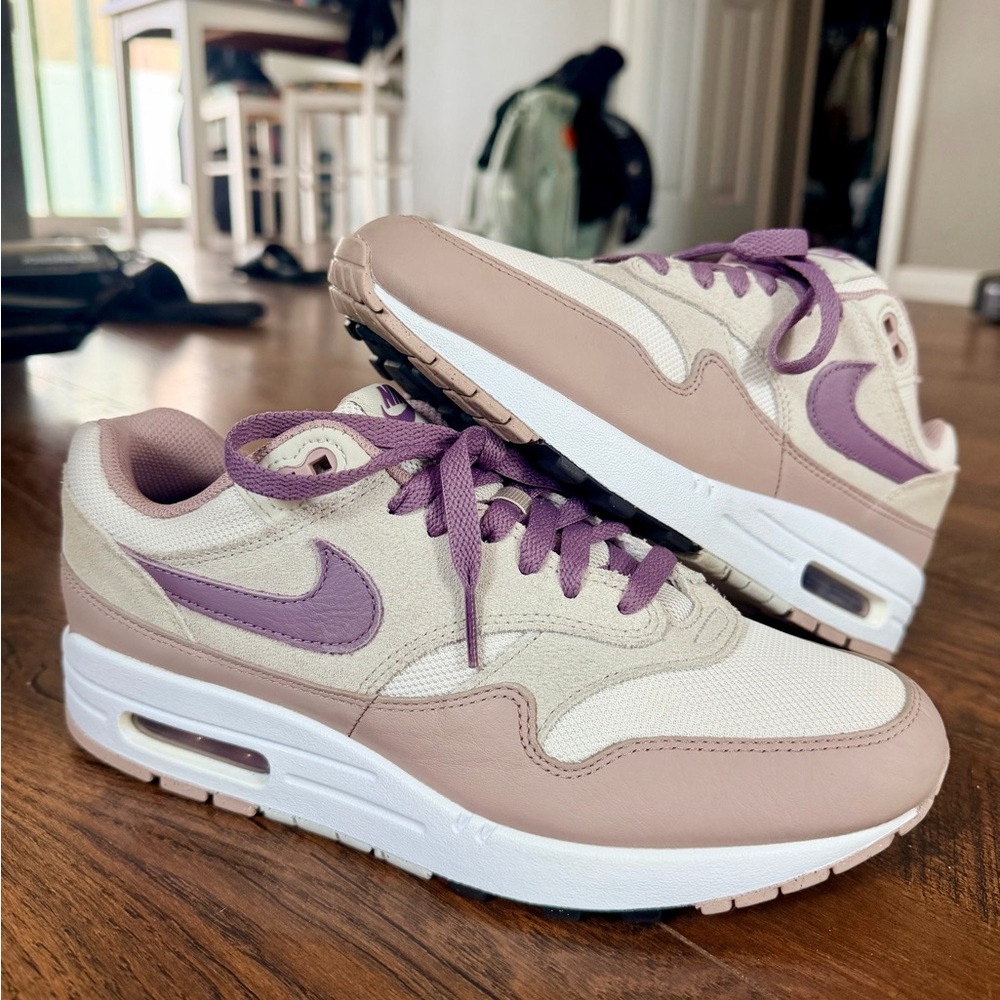 Nike Air Max One. Mens sz 8/womens sz 9.5